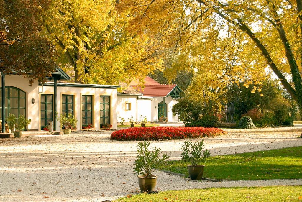 Hubertus Hof Landhotel Балатонфеньвеш Экстерьер фото
